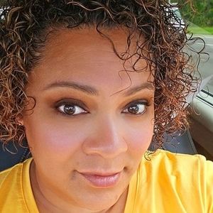 Meet your Posher, Donielle